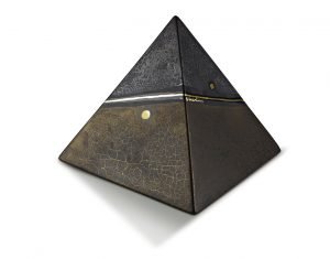 onoranze-pet-urna-piramide-marmo-scura